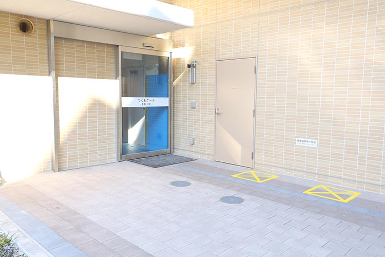 駐車場からの入り口